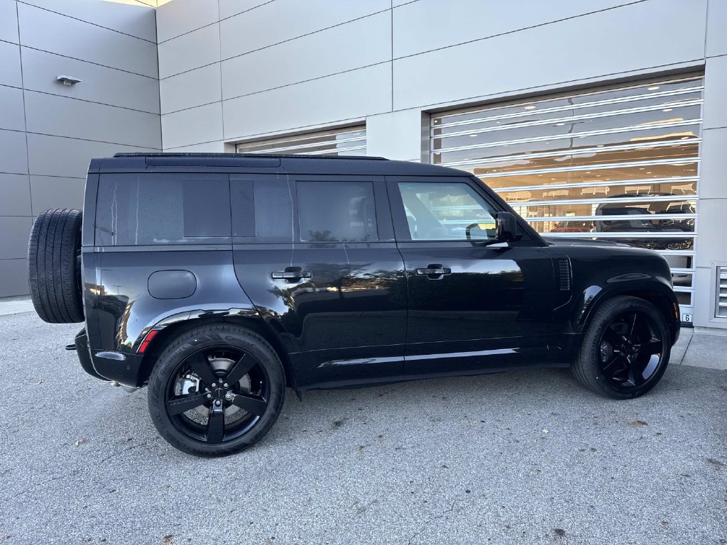 New 2026 Land Rover Defender 110 X-Dynamic SE AWD/4WD image 7