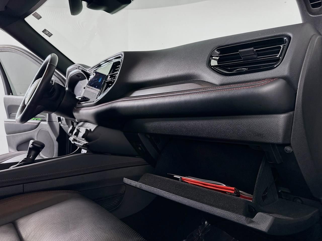 Used 2025 Dodge Durango GT image 38