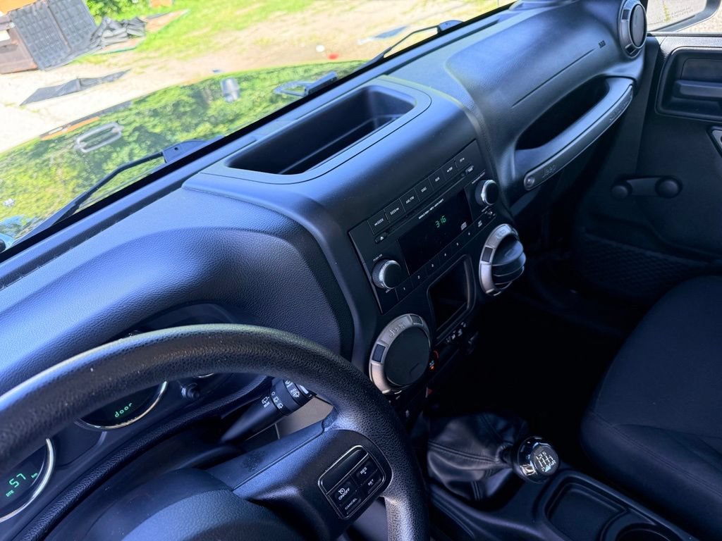 Used 2017 Jeep Wrangler Sport AWD/4WD image 28
