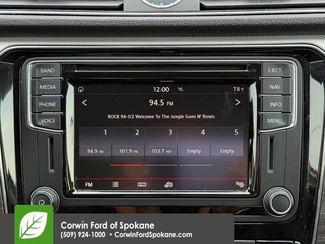 Used 2017 Volkswagen Passat 1.8T SE FWD image 28