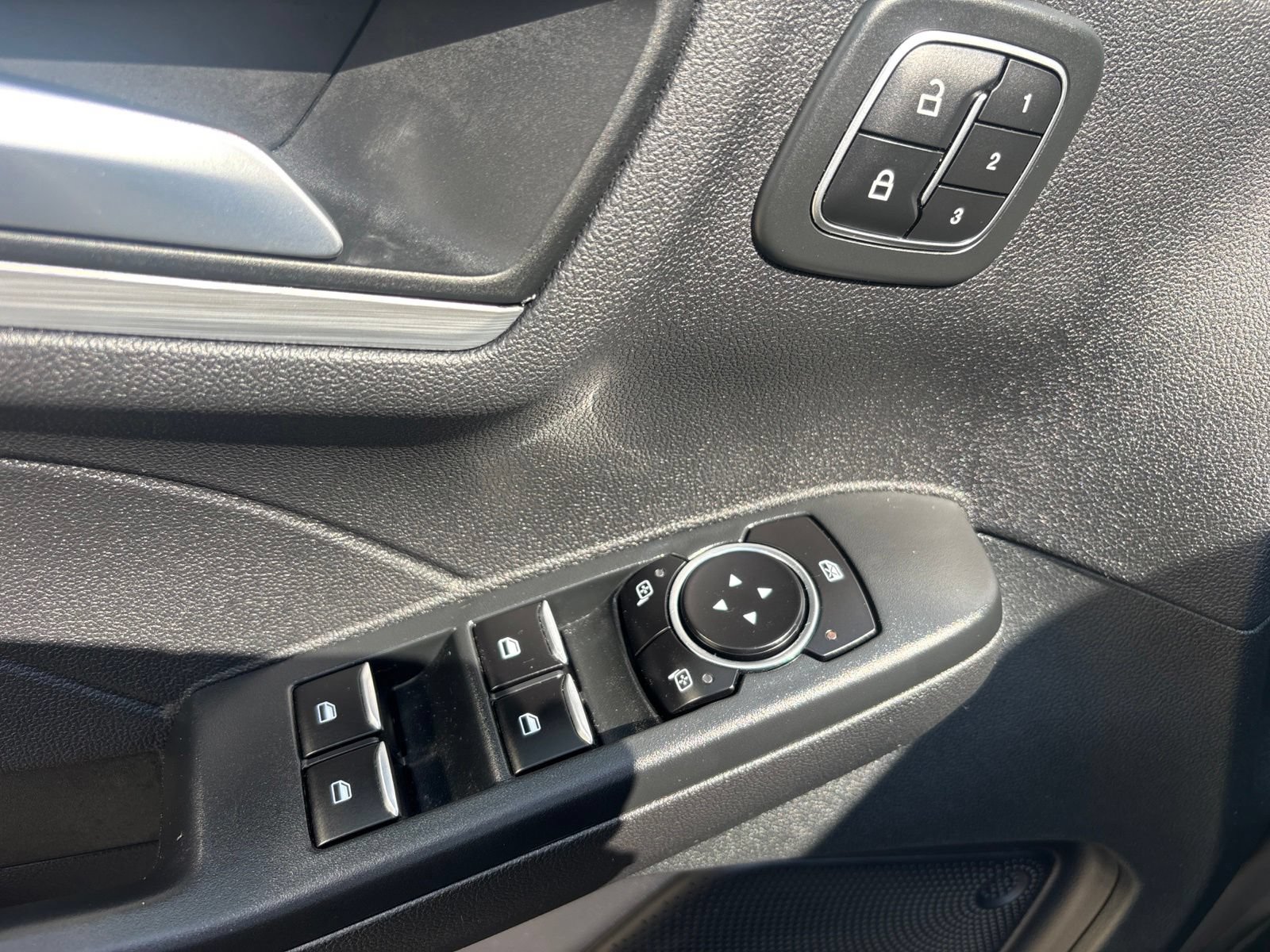 Used 2023 Ford Escape Platinum AWD/4WD image 14