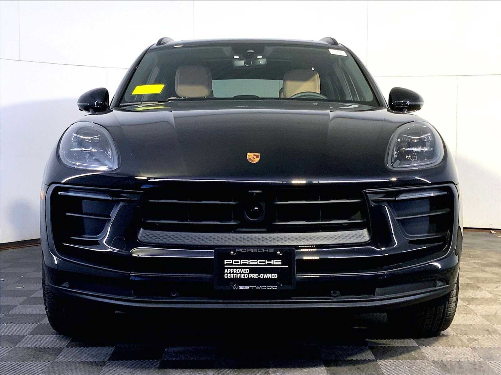 Certified 2025 Porsche Macan image 10