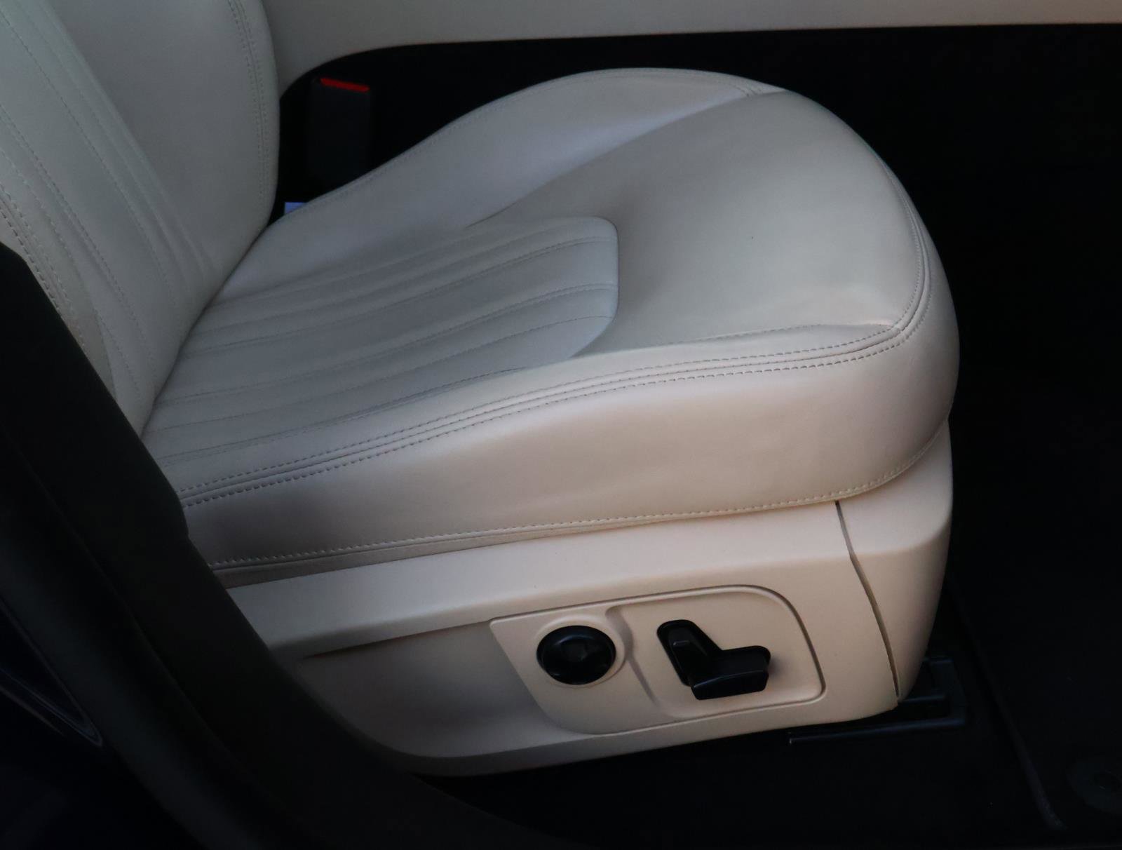 Used 2017 Maserati Levante image 17