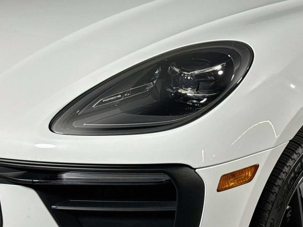 Certified 2024 Porsche Macan AWD/4WD image 26
