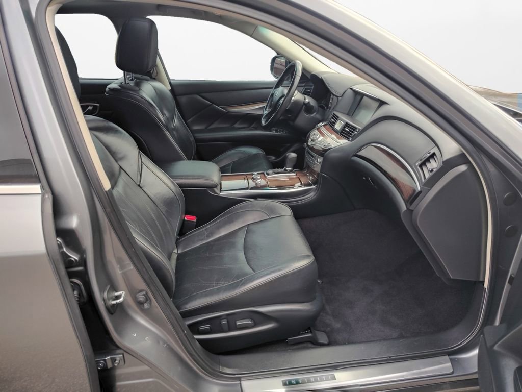 Used 2016 INFINITI Q70 L 5.6 w/ V8 Deluxe Technology Package image 24