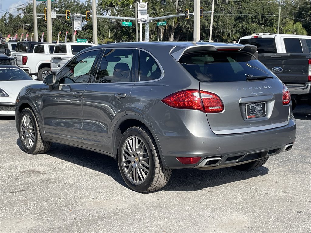 Used 2014 Porsche Cayenne Diesel Platinum Edition image 9