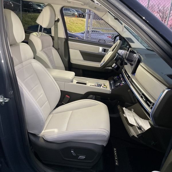 Used 2025 Hyundai Santa Fe Calligraphy image 10