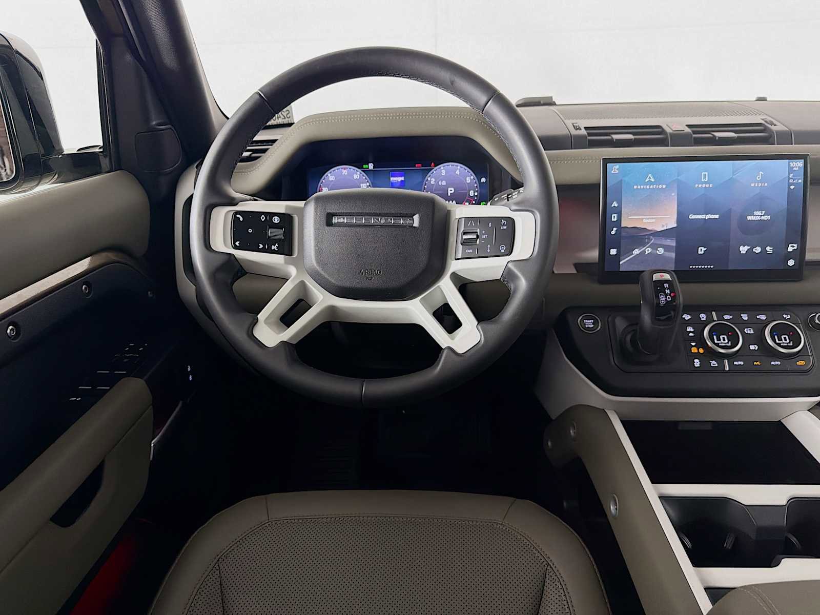 Used 2025 Land Rover Defender 110 S image 23