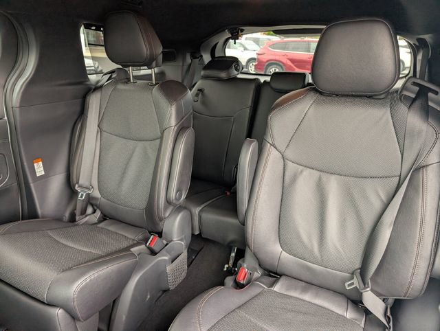 Used 2026 Toyota Sienna Platinum AWD/4WD image 15