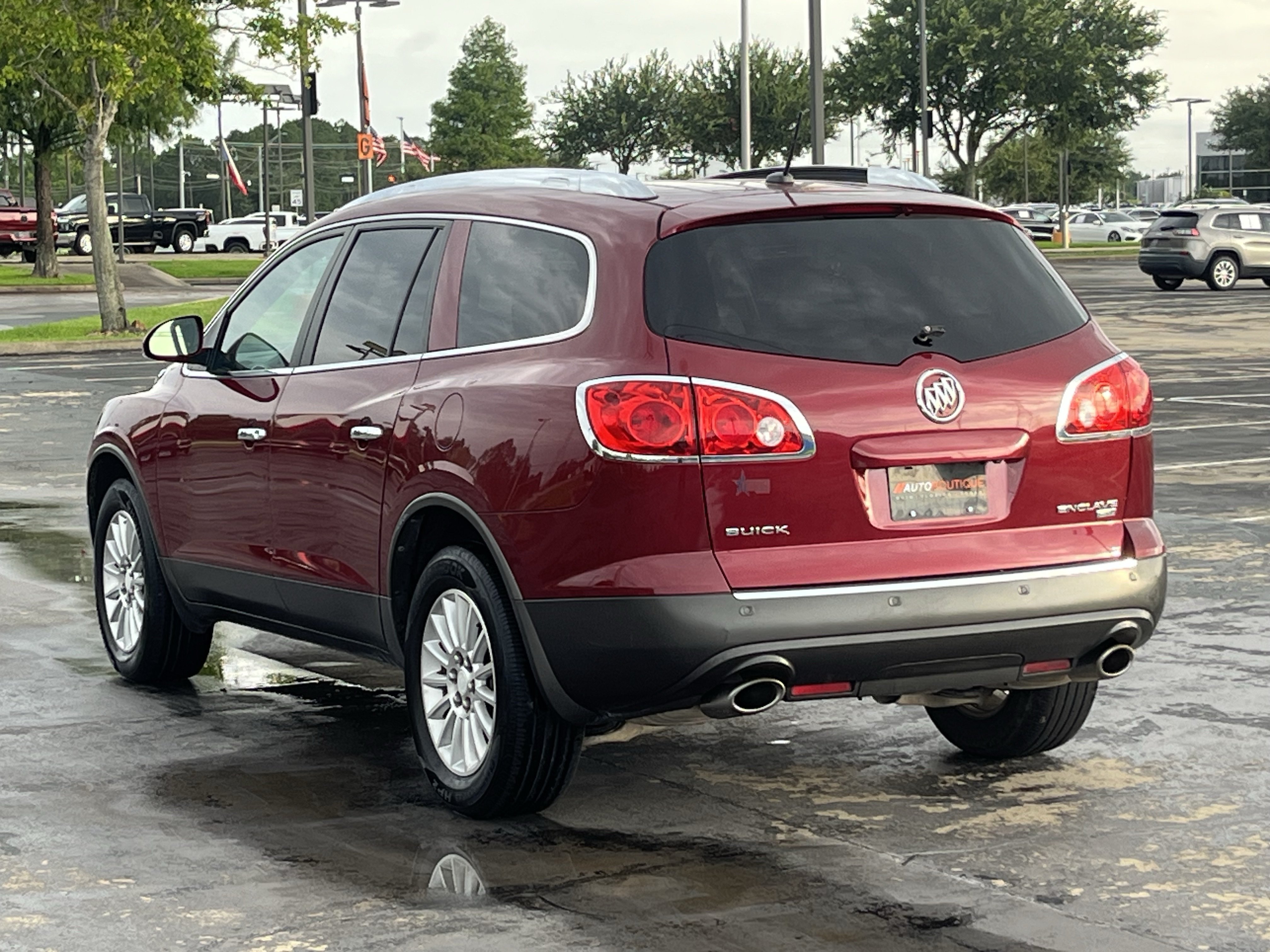 Used 2011 Buick Enclave CXL FWD image 8