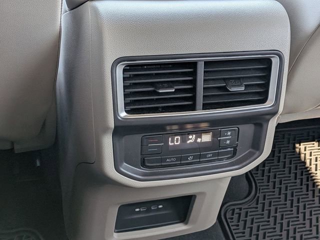 Used 2024 Volkswagen Atlas SE image 28