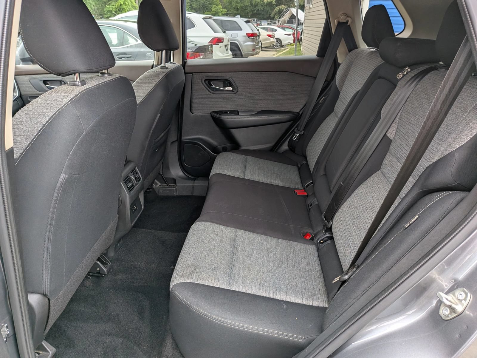 Used 2023 Nissan Rogue SV AWD/4WD image 28