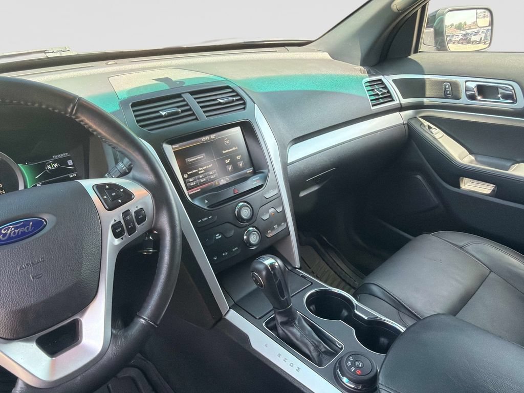 Used 2015 Ford Explorer XLT w/ Equipment Group 202B AWD/4WD image 29