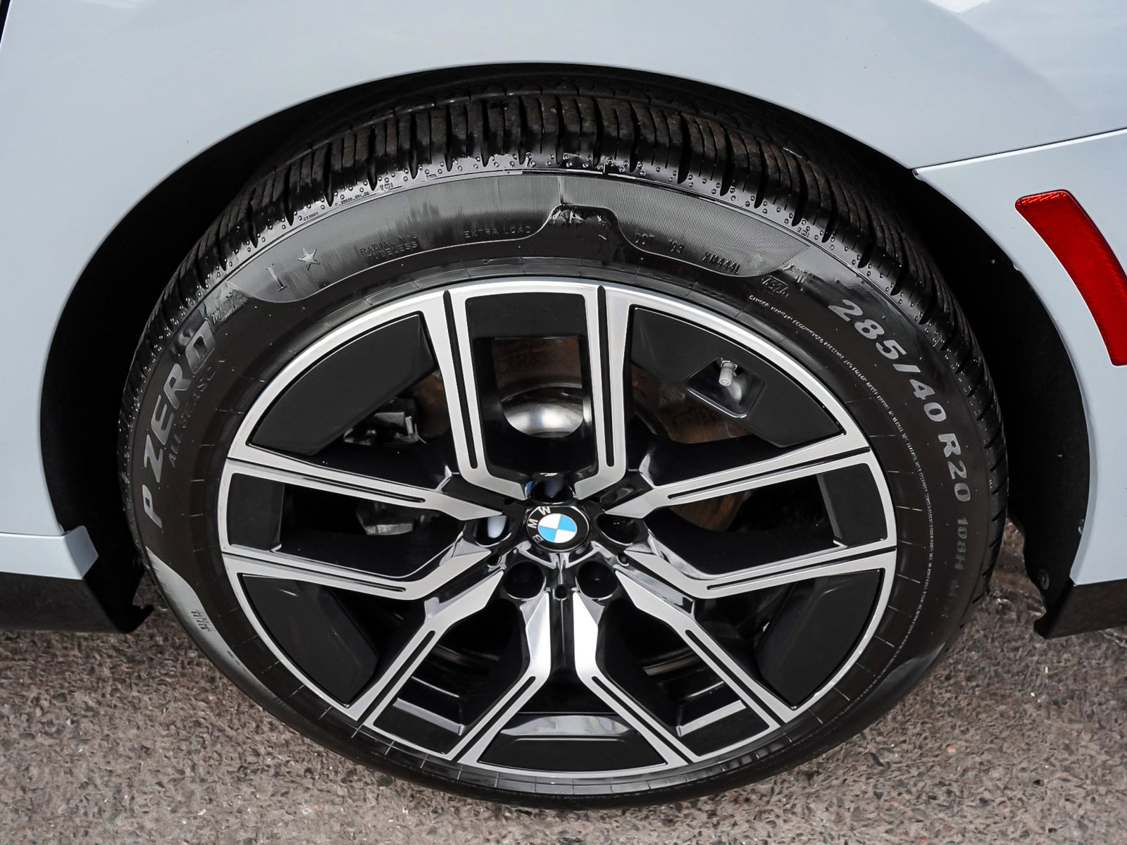 Used 2025 BMW 740i xDrive AWD/4WD image 7