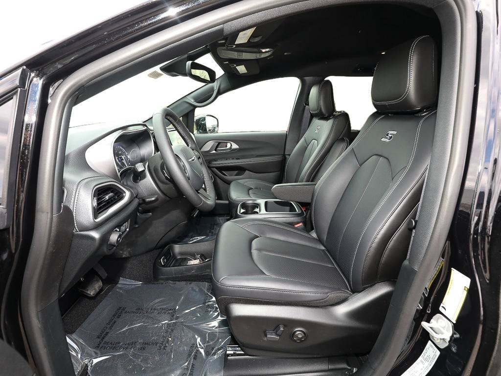New 2026 Chrysler Pacifica Select w/ S Appearance Package AWD/4WD image 12