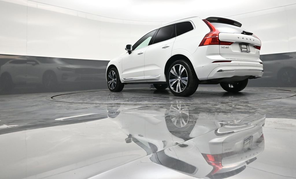 Used 2023 Volvo XC60 T8 Plus image 22