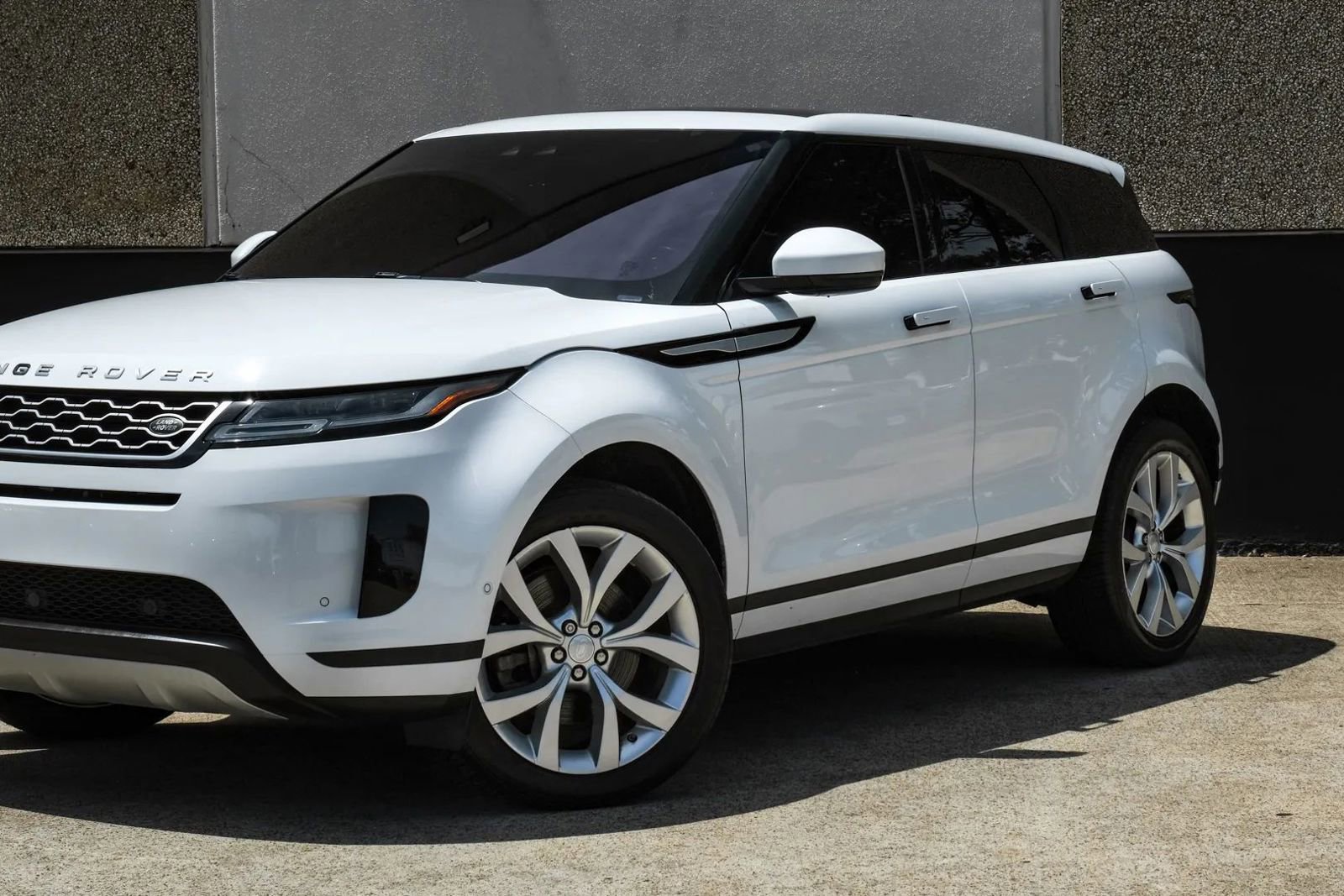 Used 2020 Land Rover Range Rover Evoque SE AWD/4WD image 6