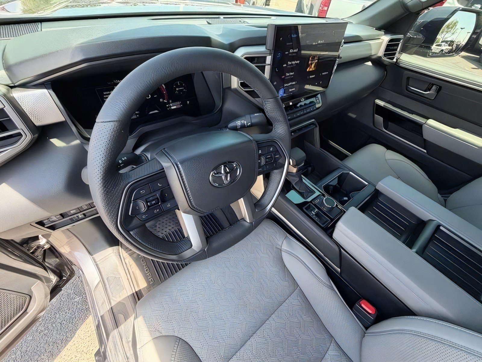 Used 2025 Toyota Tundra Limited AWD/4WD image 16