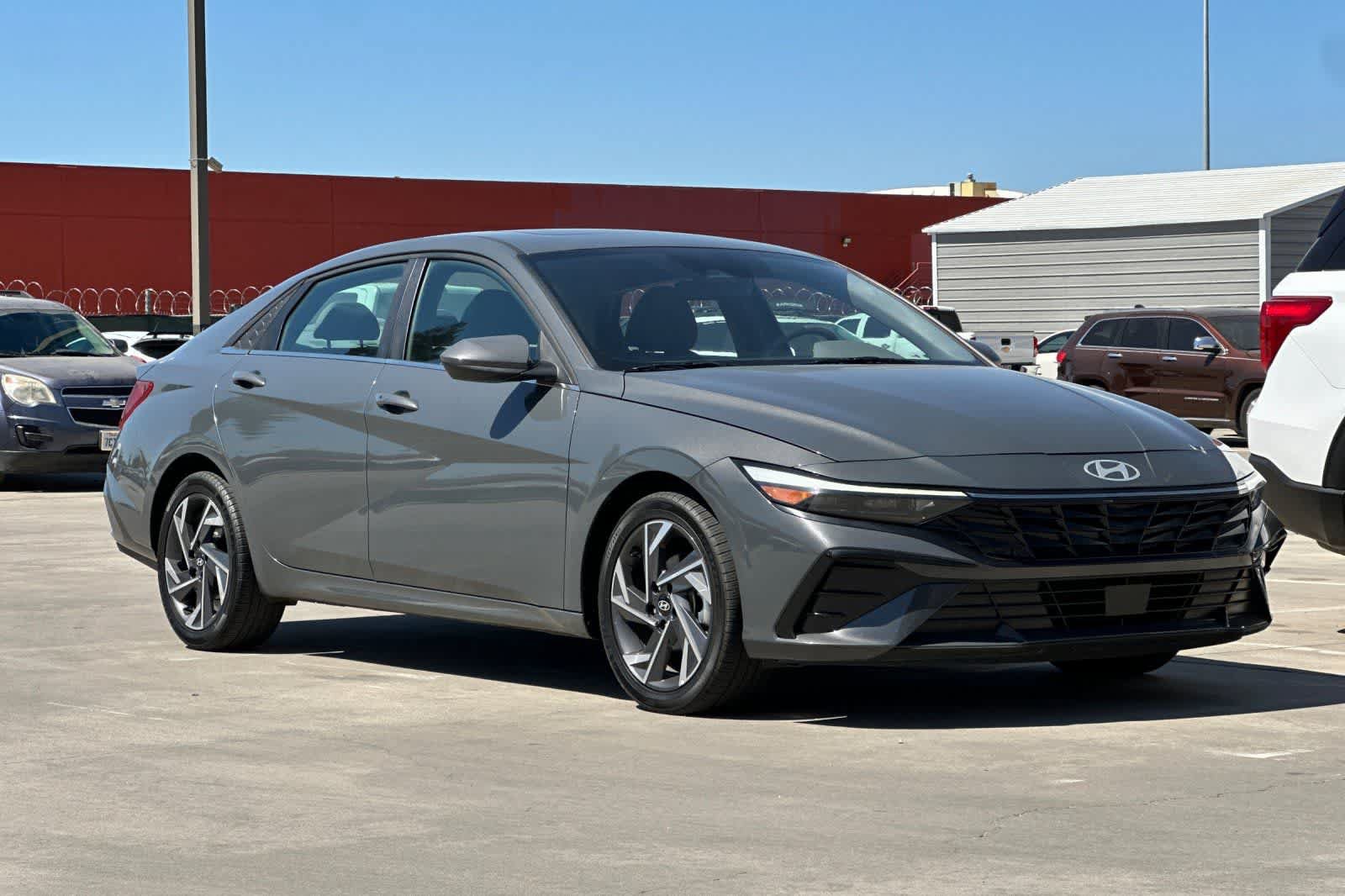 Used 2025 Hyundai Elantra SEL FWD image 10