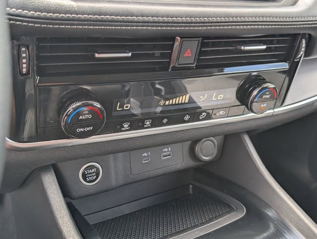 Used 2022 Nissan Rogue SV image 26