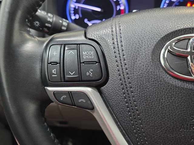 Used 2018 Toyota Highlander XLE AWD/4WD image 16