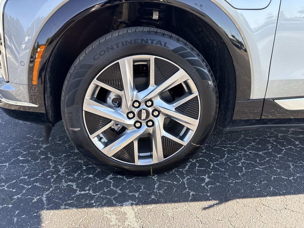 New 2026 Cadillac Optiq Luxury 2 image 10