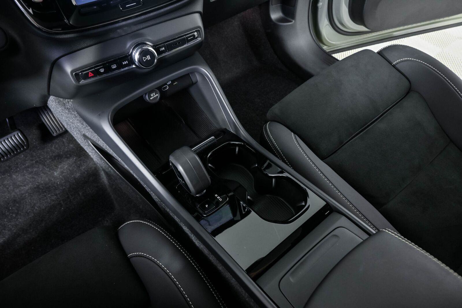 Certified 2023 Volvo C40 P8 Recharge Ultimate w/ Protection Package Premier AWD/4WD image 17