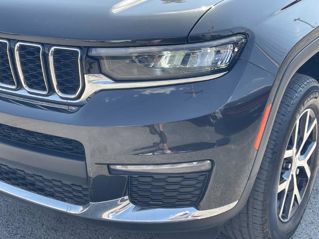Used 2023 Jeep Grand Cherokee L Limited AWD/4WD image 9