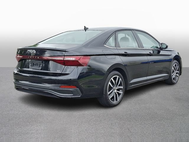 Used 2025 Volkswagen Jetta SE FWD image 4