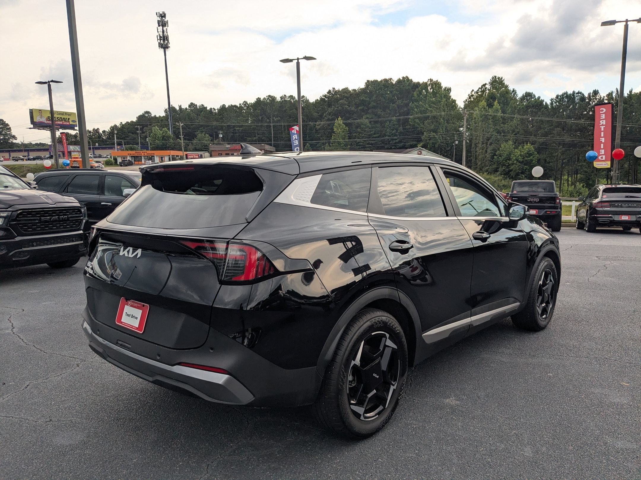 Used 2026 Kia Sportage EX FWD image 5