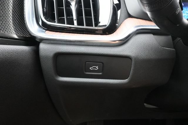 Used 2025 Volvo S60 B5 Plus FWD image 27