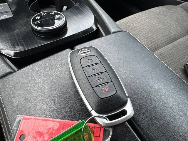 Used 2023 Nissan Rogue SV AWD/4WD image 25