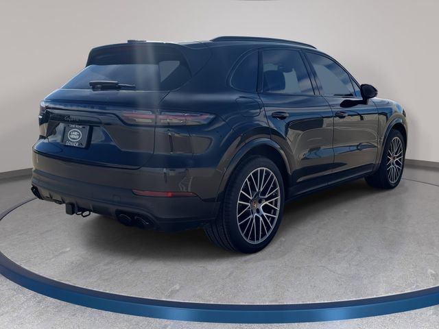 Used 2023 Porsche Cayenne Platinum Edition image 6