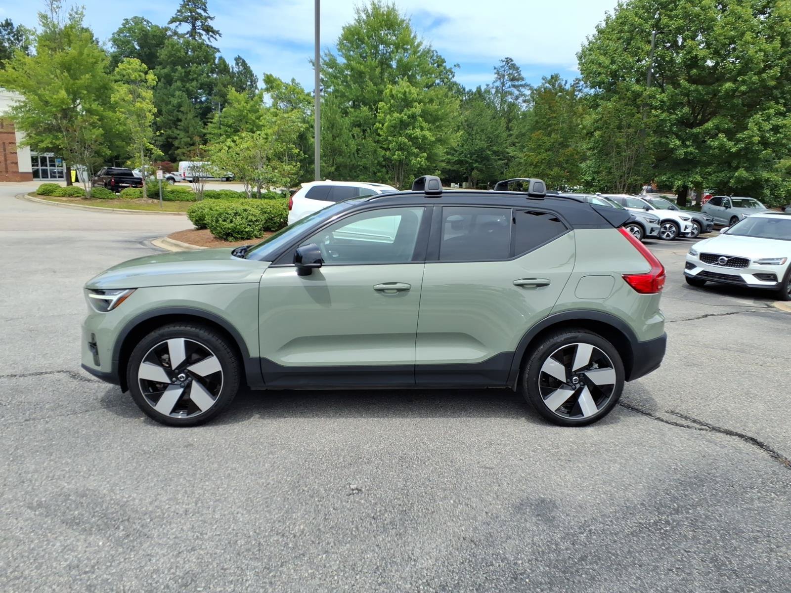 Used 2023 Volvo XC40 Recharge Ultimate w/ Protection Package Premier AWD/4WD image 8