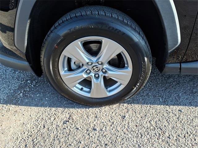 Used 2022 Toyota RAV4 XLE image 9