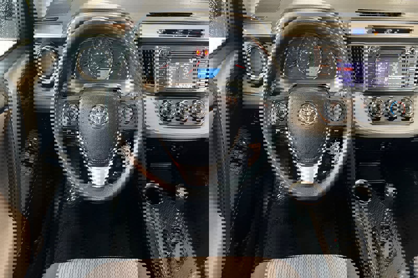 Used 2015 Toyota RAV4 LE image 14