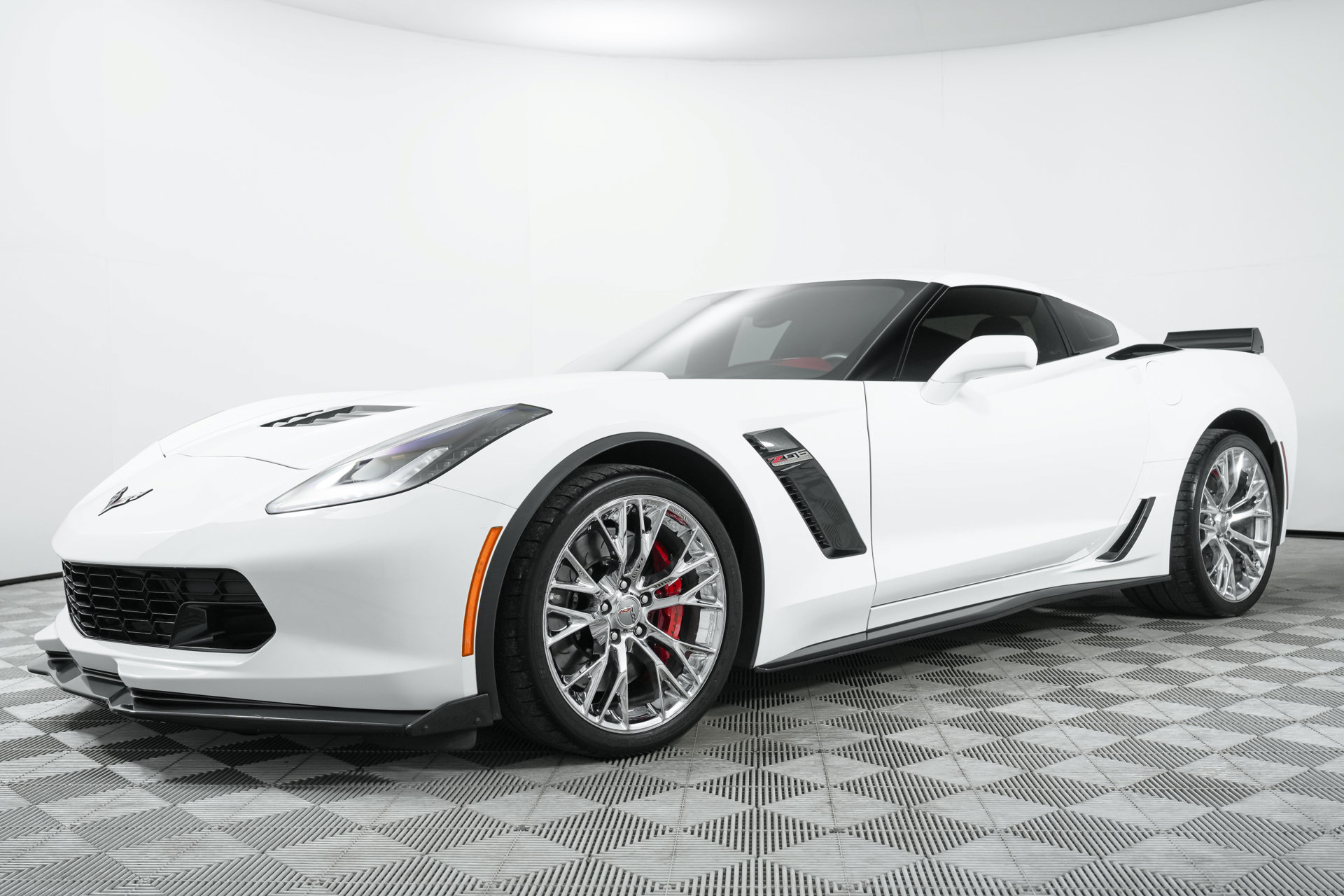 Used 2015 Chevrolet Corvette Z06 w/ 3LZ Preferred Equipment Group RWD image 97