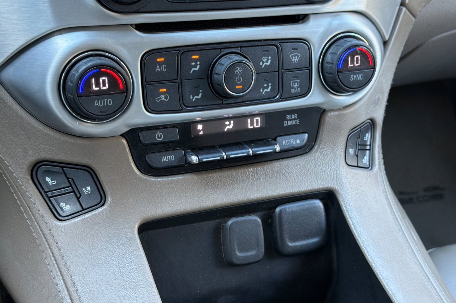 Used 2018 GMC Yukon XL SLT AWD/4WD image 18
