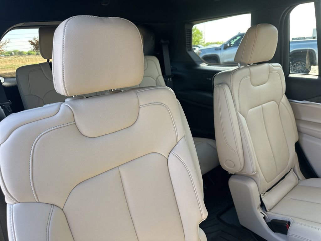 Used 2024 Jeep Grand Cherokee L Limited AWD/4WD image 30