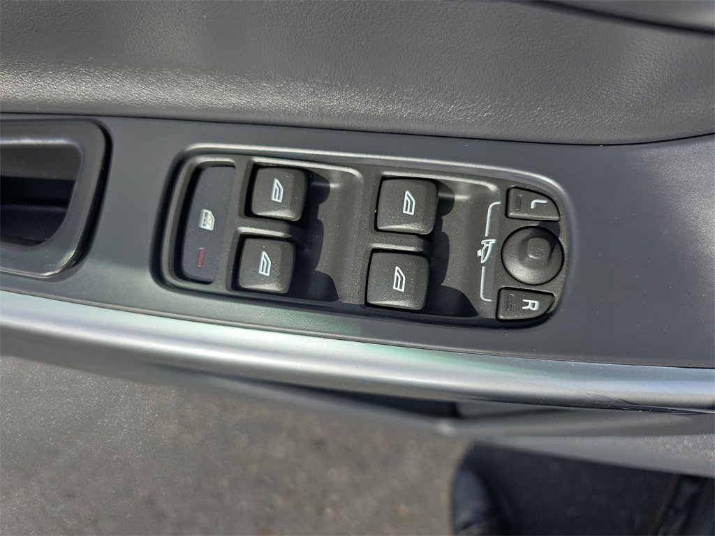 Used 2017 Volvo XC60 T6 R-Design w/ Climate Package image 32