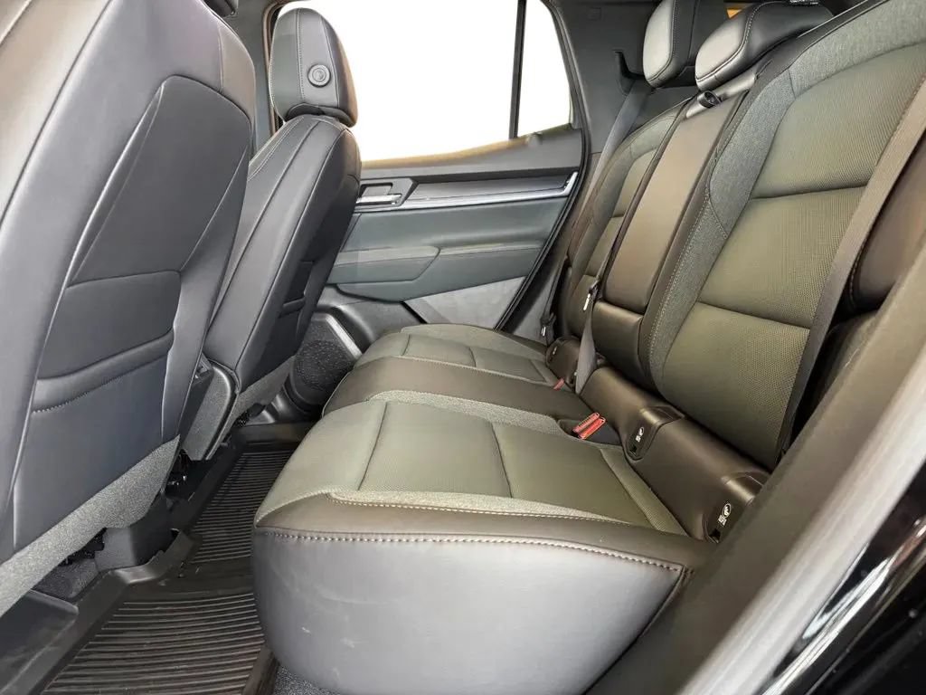 New 2027 GMC Terrain AT4 w/ Technology Package II AWD/4WD image 17