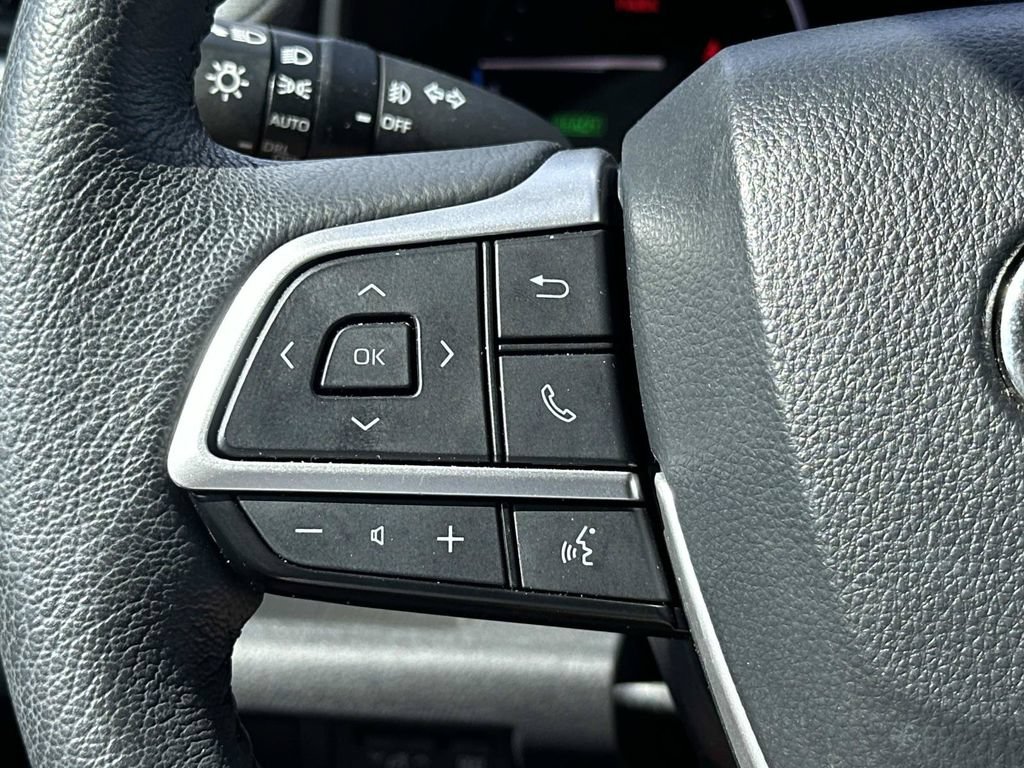 Used 2024 Toyota Sienna XLE FWD image 29