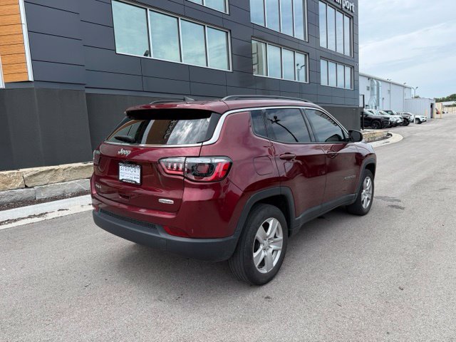 Used 2022 Jeep Compass Latitude w/ Convenience Group AWD/4WD image 3