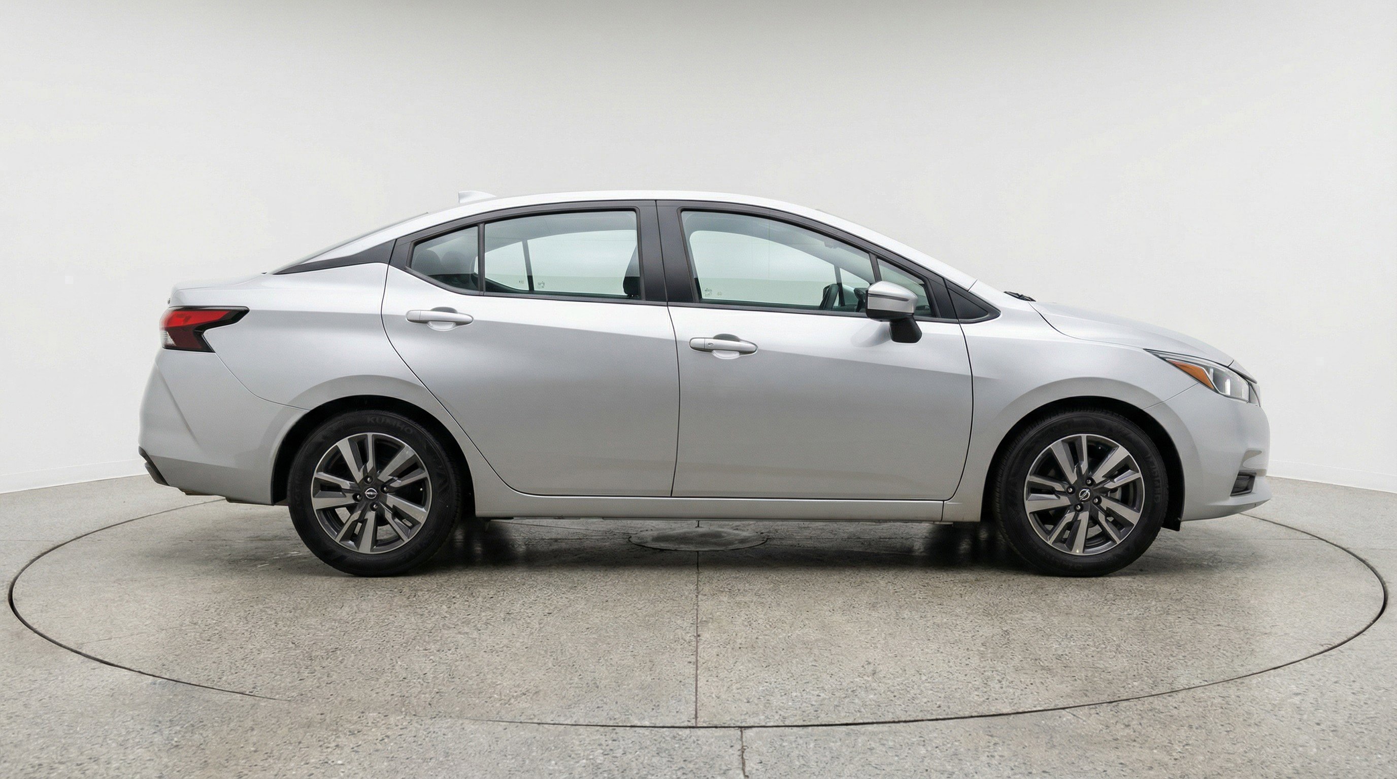 Used 2025 Nissan Versa SV image 11