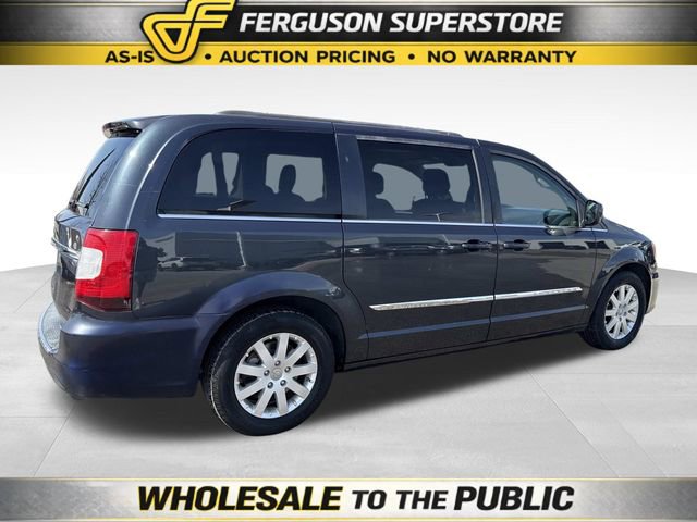 Used 2014 Chrysler Town & Country Touring image 2