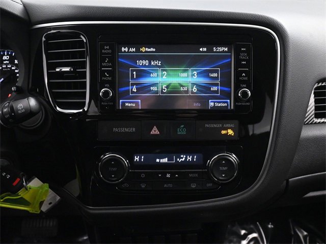 Used 2018 Mitsubishi Outlander SE image 25