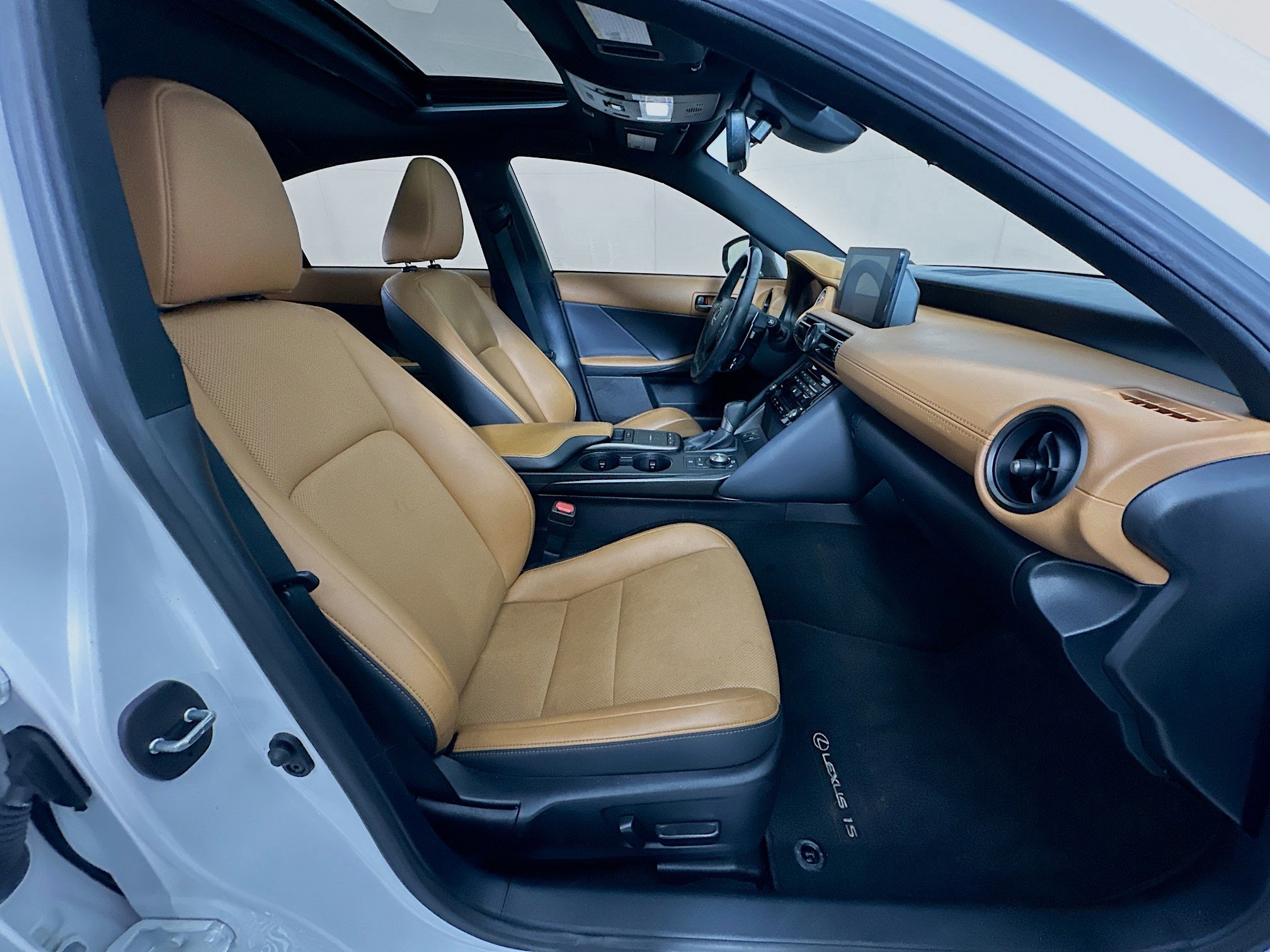 Used 2023 Lexus IS 300 w/ Comfort Package RWD image 32