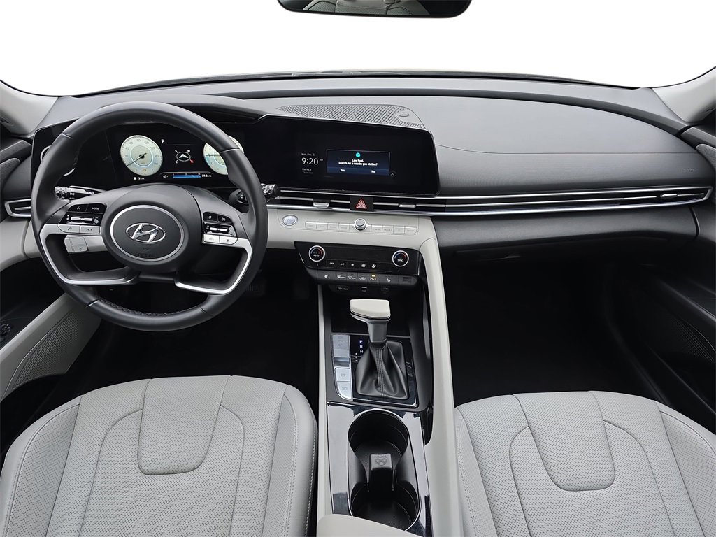 Certified 2022 Hyundai Elantra Limited image 9