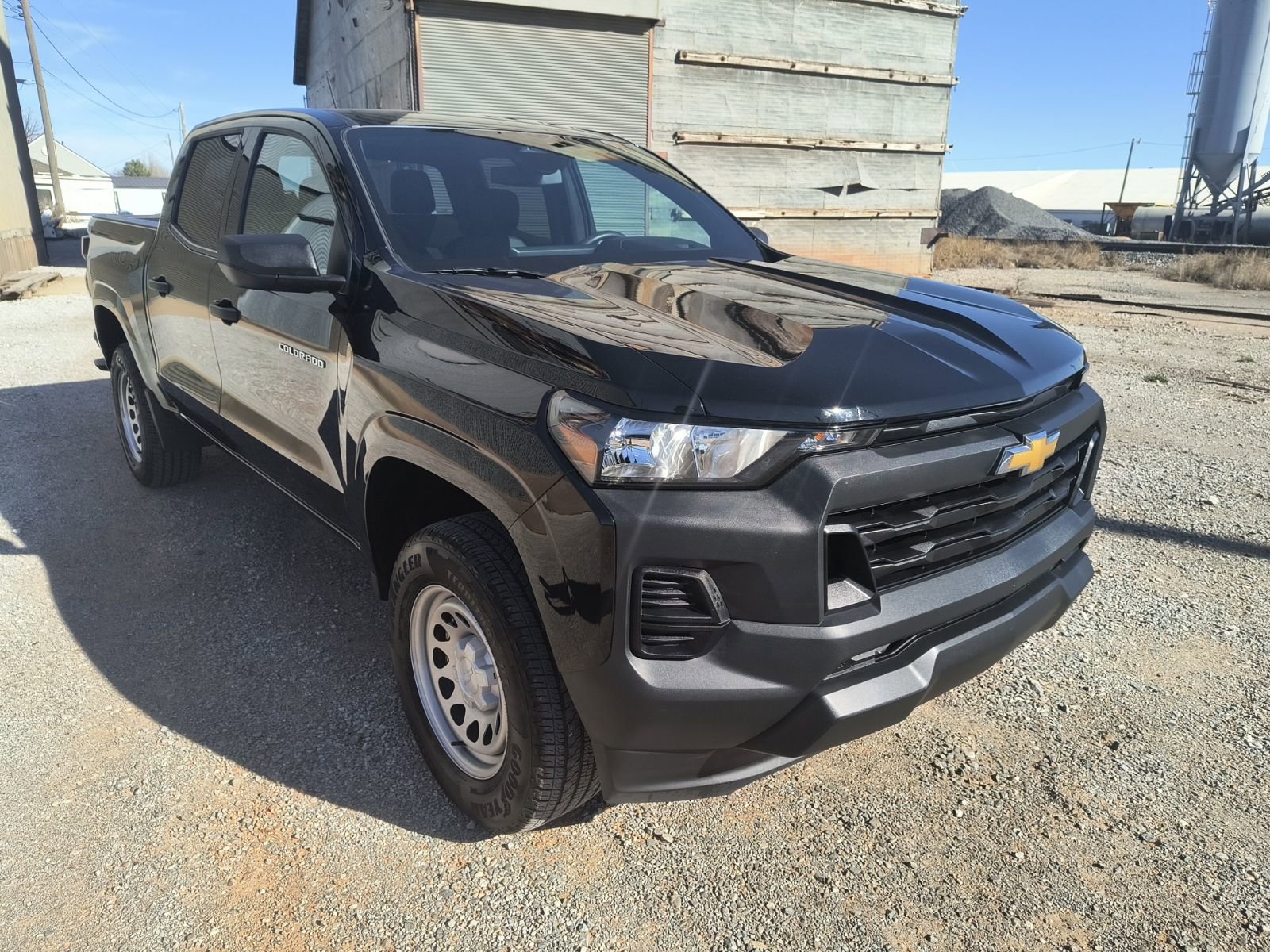 Used 2024 Chevrolet Colorado W/T image 2