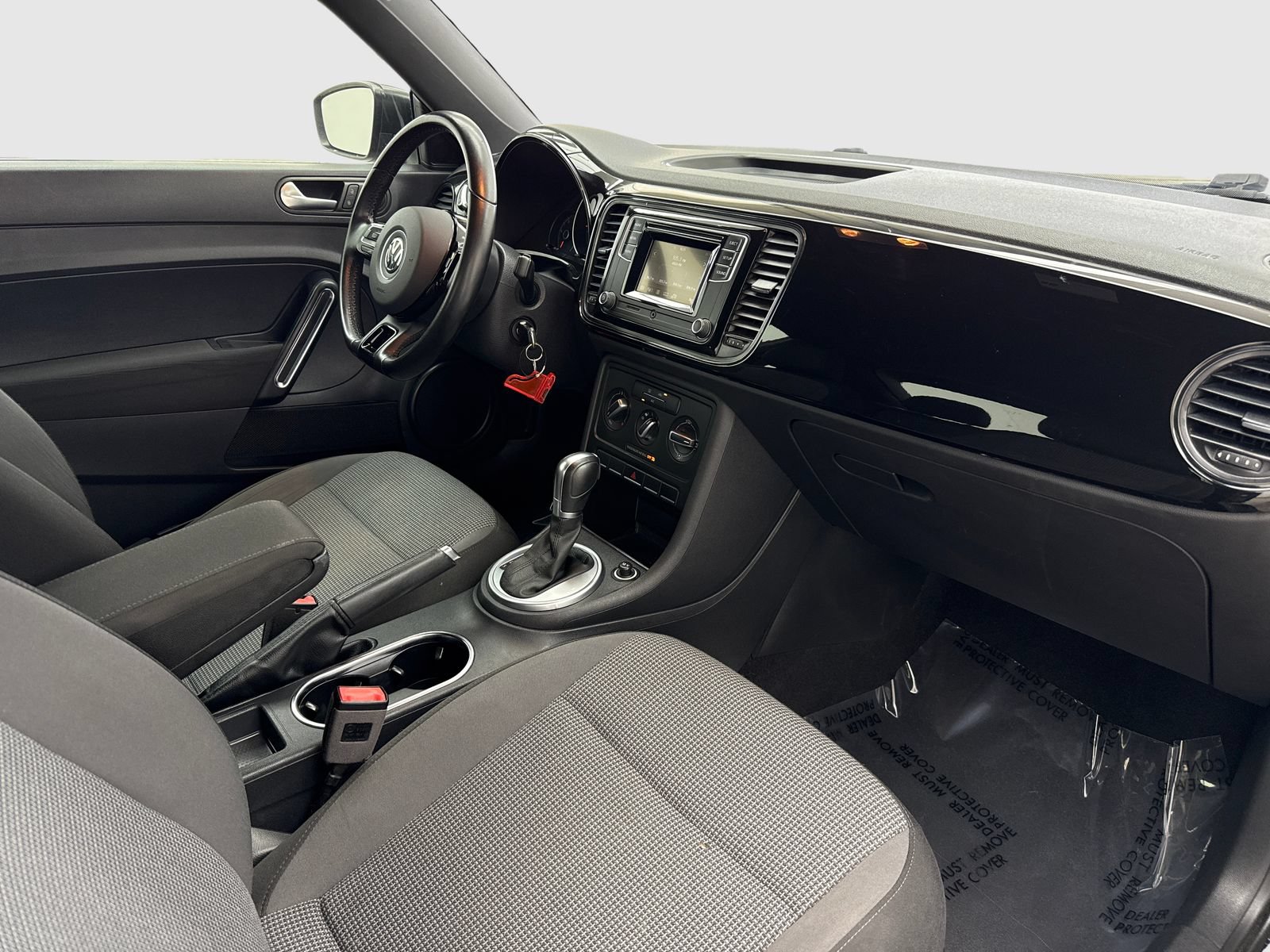 Used 2018 Volkswagen Beetle 2.0T S FWD image 38